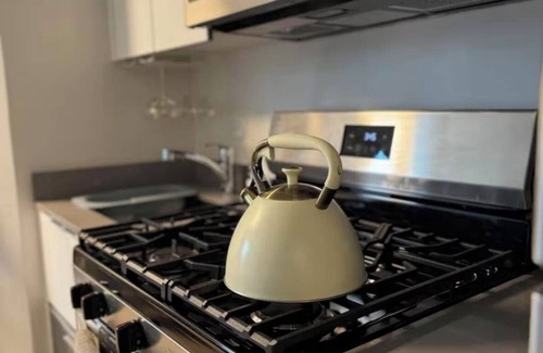 Queens Apartment | Chic & Cozy 1BD Apartment Near East River, Minutes from Central Park