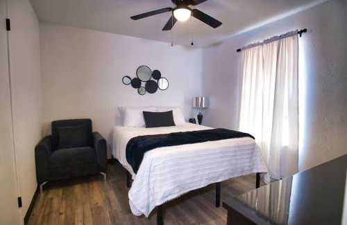 Eagle Pass Apartment | Chic & Cozy 2 bedroom - 1 bathroom - RATED BEST