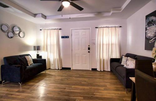 Eagle Pass Apartment | Chic & Cozy 2 bedroom - 1 bathroom - RATED BEST