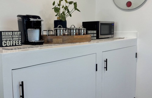 Northside Cottage | Chic Cozy 2 bedroom Cottage in Chapel Hill with AC and private parking