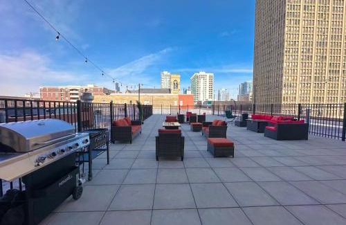 Near South Side Apartment | Chic Cozy 2BR Apartment Near McCormick, Place Museum Campus and Soldier Field
