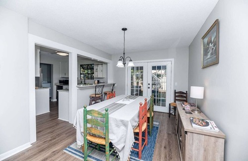 North Charleston House | Chic & Cozy 3-Bd Townhome in Vibrant N. Charleston