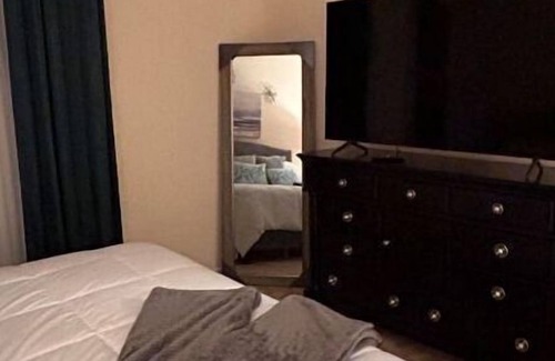 Northwest Condo | Chic Cozy Condo-Mins from the airport, hospitals, shopping, beach, and more...