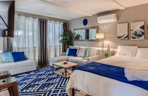 Central Sacramento House | Chic Cozy Studio Close to Downtown