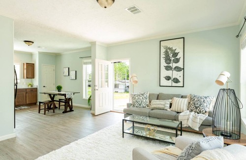 Harvest Apartment | Chic Craftsman Duplex for 2 near Madison