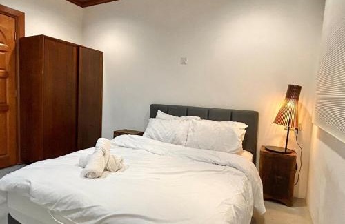 Tunku Apartment | Chic Designer Family Rooms near LRT SS1 PJ