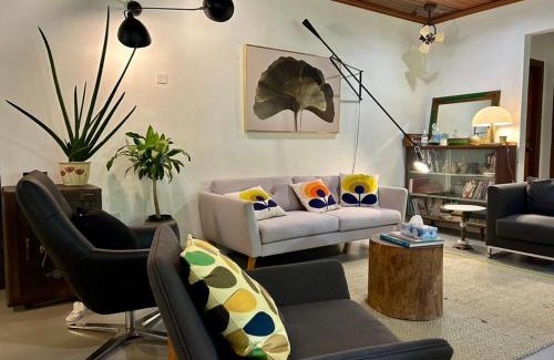 Tunku House | Chic Designer Room Near LRT Petaling Jaya