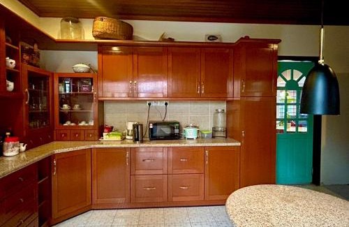 Tunku House | Chic Designer Room Near LRT Petaling Jaya