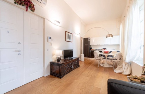 Parma City Centre Apartment | Chic Elegance at Borgo Tommasini Apartment