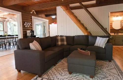 Murphy Cabin | Chic Family Friendly Cabin with Mountain Views, Game Room, Hot Tub and Slides!