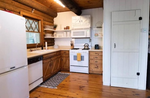 Murphy Cabin | Chic Family Friendly Cabin with Mountain Views, Game Room, Hot Tub and Slides!