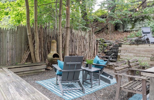 West Saugerties House | Chic Farmhouse Woodstock Saugerties Skiing HITS Hiking