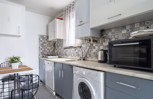 Pera Apartment | Chic Flat w Sea View and near Galata Tower