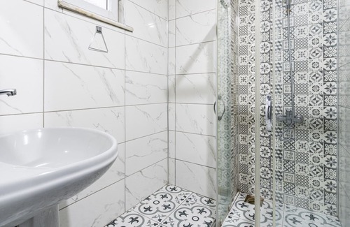 Pera Apartment | Chic Flat w Sea View and near Galata Tower