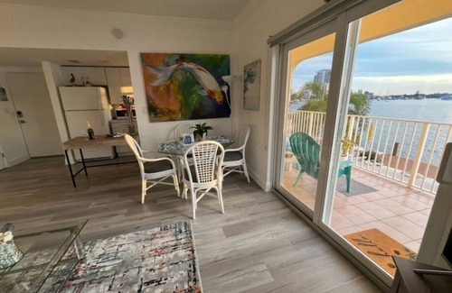 Barrier Island Condo | Chic Fort Lauderdale Beach Hideaway, Breathtaking Waterfront Views, 5☆ Stay