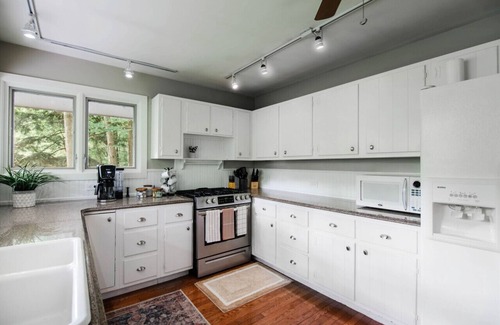 Petoskey House | Chic Golf Course Escape W/Hottub
