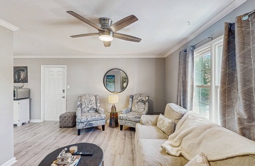 Savannah House | Chic home nestled between Isle of Hope and Savannah family friendly