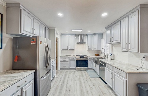 Savannah House | Chic home nestled between Isle of Hope and Savannah family friendly