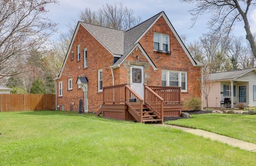 Avon Lake Cottage | Chic Home w/Deck, Walk to Lake Erie!