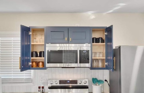 Southeast Raleigh House | Chic home w king bed in Raleigh