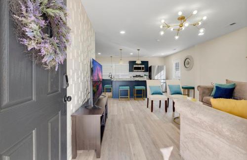 Southeast Raleigh House | Chic home with king bed in Raleigh