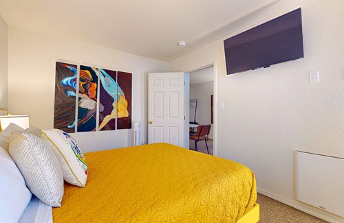 Adelma Beach Hotel | Chic hotel suite just steps away from Downtown Port Townsend