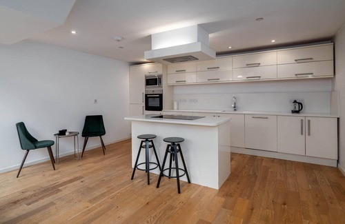 South Hampstead Apartment | Chic Industrial-Minimalist Duplex in Hampstead