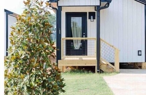 Lincoln House | Chic Lake Bungalow: 2 Queens, Deck, Lake Access #5