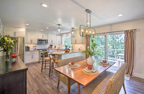 Cedar Glen House | Chic Lake House w/Furnished Deck & Hot Tub!