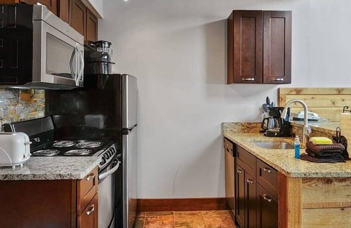 Lakeside Village Condo | Chic Lakeside 1BR, 4-Min to Keystone Resort!