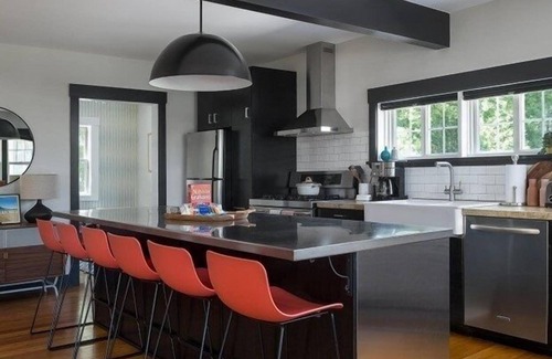 Malletts Bay House | Chic Lakeview Haven at Malletts Bay