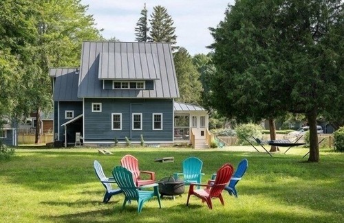 Malletts Bay House | Chic Lakeview Haven at Malletts Bay