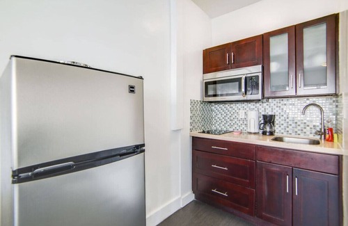 South of Fifth Condo | Chic Large Studio Apt Near Ocean Drive South Beach