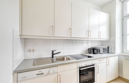 Stuwerviertel Apartment | Chic Leopoldstadt Studio w/Elevator & Balcony nr U1 & U2, by Blueground
