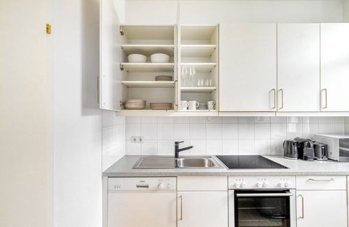 Stuwerviertel Apartment | Chic Leopoldstadt Studio w/Elevator & Balcony nr U1 & U2, by Blueground