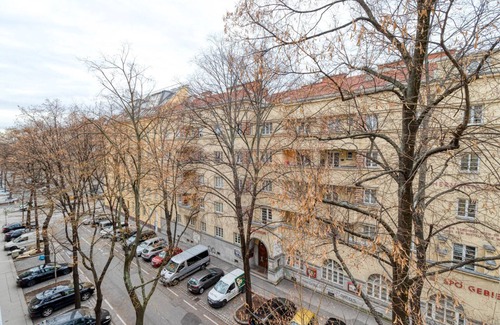 Stuwerviertel Apartment | Chic Leopoldstadt Studio w/Elevator & Balcony nr U1 & U2, by Blueground