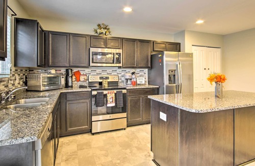 Lexington House | Chic Lexington Getaway w/ Community Pool!