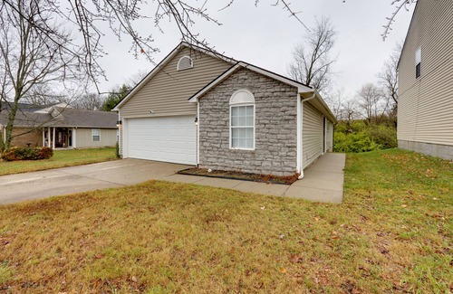 Lexington Cottage | Chic Lexington Home w/ Deck ~ 5 Mi to Downtown!
