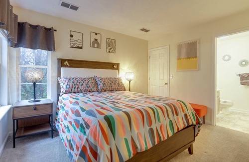 Lexington Cottage | Chic Lexington Home w/ Deck ~ 5 Mi to Downtown!