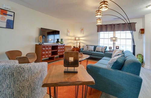 Lexington Cottage | Chic Lexington Home w/ Deck ~ 5 Mi to Downtown!