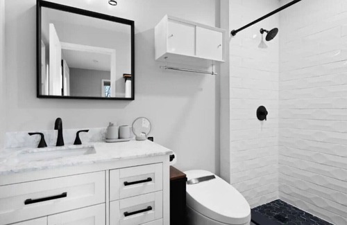 Livonia Apartment | Chic Livonia Upstairs Hideaway