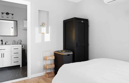 Livonia Apartment | Chic Livonia Upstairs Hideaway