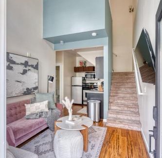 Alphabet Historic District Apartment | Chic Loft Retreat in the Heart of NW Portland