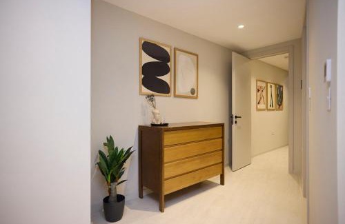 Kensal Green Apartment | Chic London Living Upscale 2BR Home with Style