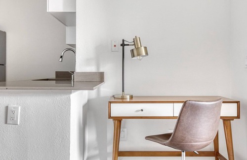 Los Feliz Apartment | Chic Los Feliz 1BR w/ Gym, Lounge & Pool, near Observatory, by Blueground