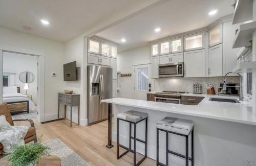 Martinez Park House | Chic Luxury Retreat in Old Town, Walk Everywhere!