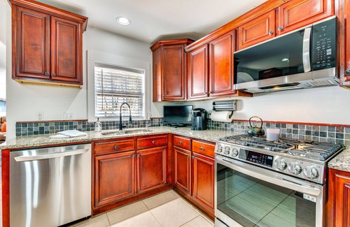 Marietta House | Chic Marietta Getaway w/Fire Pit & Grill!