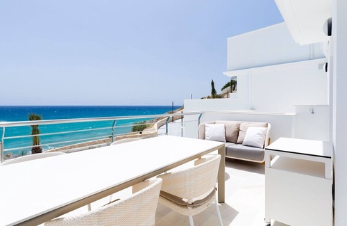 Coveta Fuma Apartment | Chic Mediterranean Getaway