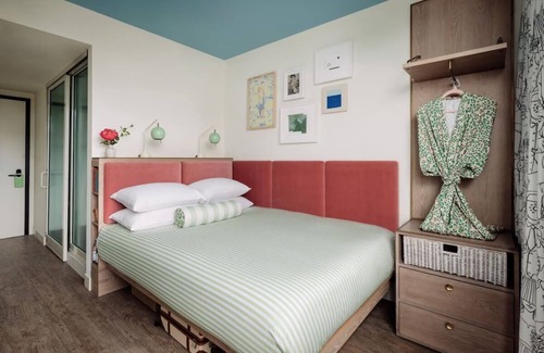 Flamingo/Lummus Hotel | Chic Miami Beachfront Stay With Stunning Ocean Views & Poolside Events