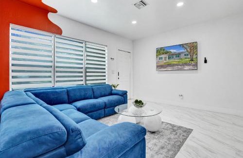 Golden Glades House | Chic Miami Escape- 4 Bedrooms, Game Room, Fire Pit, Pergola